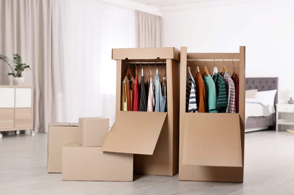 How to Pack Clothes for Moving
